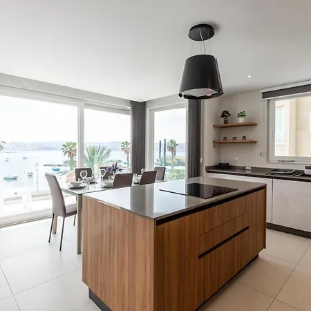 Apartment Seafront Luxury